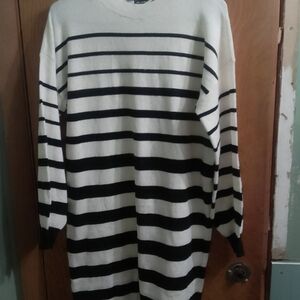 Vero Moda Woman's  Black and‎ White Crewneck Sweater Dress 21" X 35"